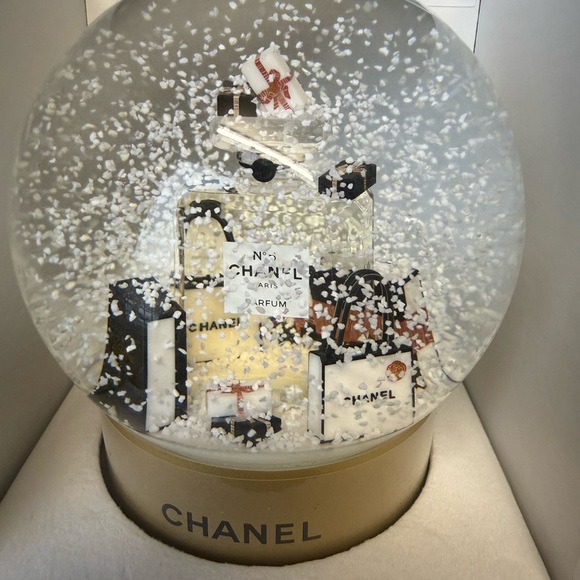 CHANEL Snow Globe with Gold Base - Picture 7 of 7